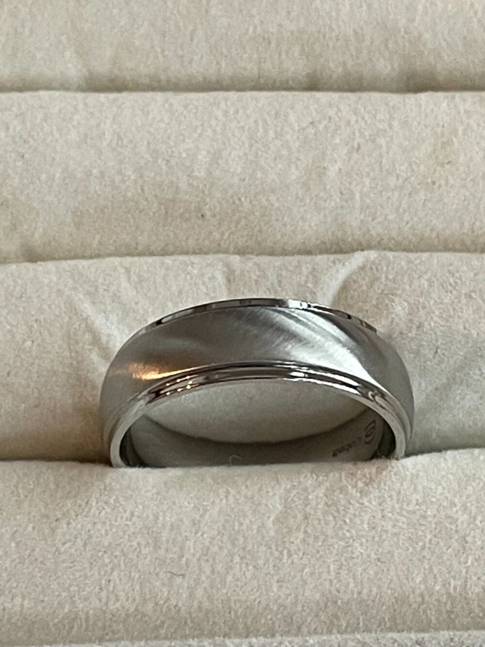 Emblem Men’s Cobalt Chrome Wedding Band Ring Size 10 New in Box